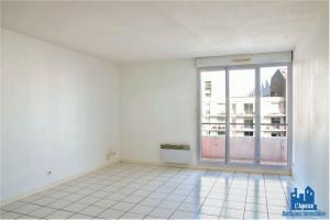 Picture of listing #302208835. Appartment for sale in Bordeaux