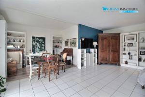 Thumbnail of property #318585778. Click for details