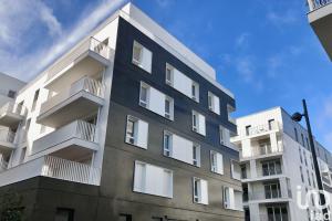 Picture of listing #321741414. Appartment for sale in Rueil-Malmaison