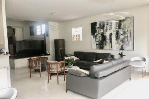 Picture of listing #322560391. Appartment for sale in Garches