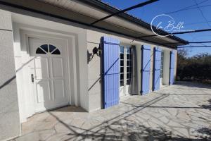 Picture of listing #323110436. House for sale in Roullet-Saint-Estèphe