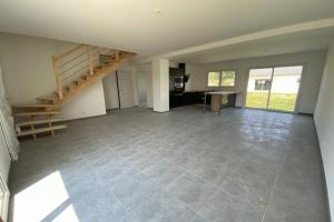 Thumbnail of property #323341019. Click for details