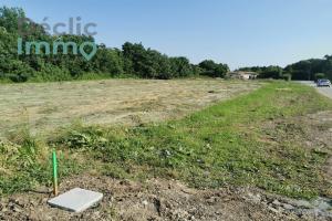 Picture of listing #323460449. Land for sale in Le Vanneau-Irleau