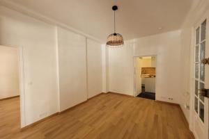 Picture of listing #323597827. Appartment for sale in Paris