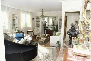 Picture of listing #324502575. Appartment for sale in Paris