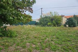 Picture of listing #324732176. Land for sale in Bouguenais
