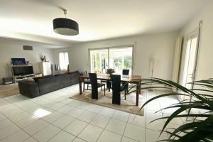Picture of listing #325050353. Appartment for sale in Sainte-Luce-sur-Loire