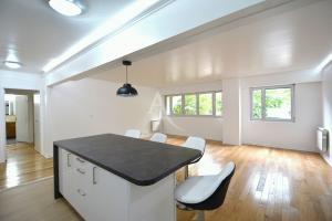 Picture of listing #325222076. Appartment for sale in Paris