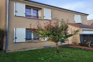 Picture of listing #325253189. House for sale in Étampes