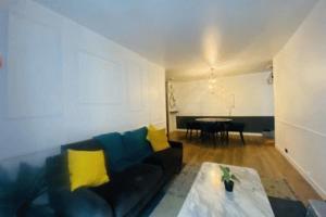 Picture of listing #325434349. Appartment for sale in Paris