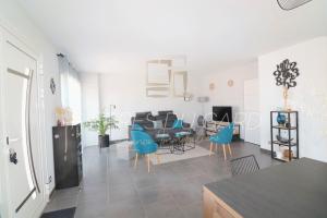 Picture of listing #325474828. House for sale in Uzès