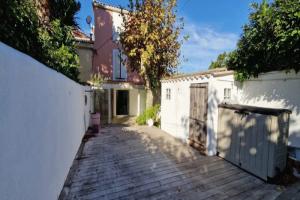 Picture of listing #325575980. House for sale in Marseille