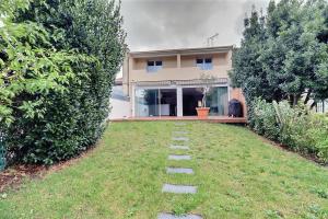 Picture of listing #325881298. House for sale in Clamart