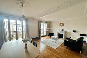 Picture of listing #325885500. Appartment for sale in Paris