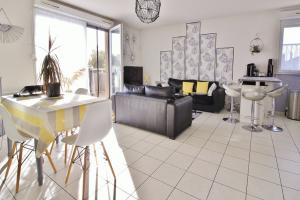 Picture of listing #325887068. Appartment for sale in Châteaurenard