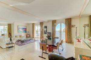 Picture of listing #326073478. Appartment for sale in Cannes