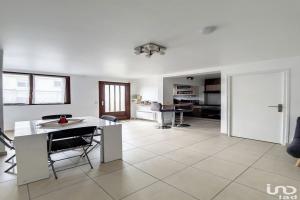 Picture of listing #326745145. Appartment for sale in Villemomble