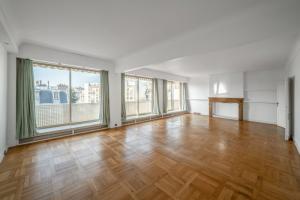 Picture of listing #326936235. Appartment for sale in Paris