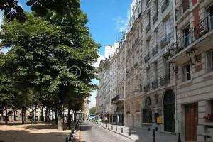 Picture of listing #326941006. Building for sale in Paris