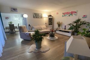 Picture of listing #327000250. Appartment for sale in Royan