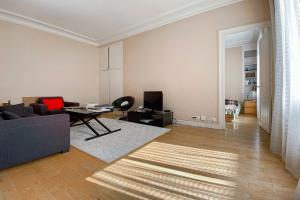 Picture of listing #327075584. Appartment for sale in Paris