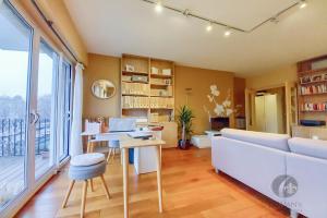 Picture of listing #327154759. Appartment for sale in Neuilly-sur-Seine
