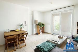 Picture of listing #327209111. Appartment for sale in Cenon