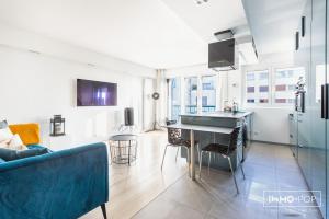 Picture of listing #327210163. Appartment for sale in Paris