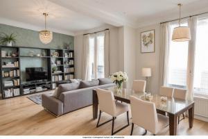 Picture of listing #327234789. Appartment for sale in Paris