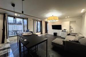 Picture of listing #327283734. Appartment for sale in Paris