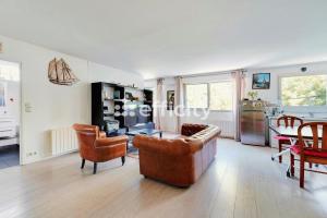 Picture of listing #327313909. Appartment for sale in Paris