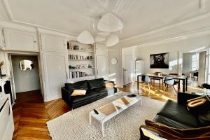 Picture of listing #327338175. Appartment for sale in Versailles