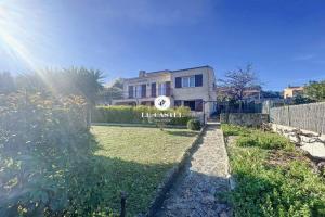 Picture of listing #327523752. House for sale in La Ciotat