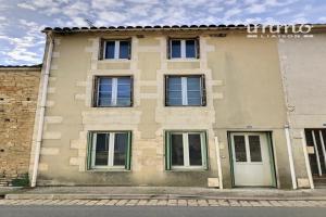 Picture of listing #327728428. House for sale in Courçon