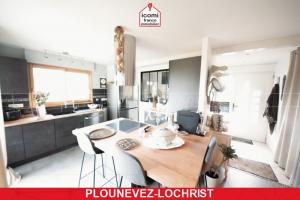 Picture of listing #327748603. House for sale in Plounévez-Lochrist
