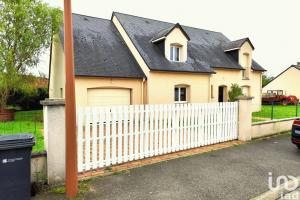 Picture of listing #327805852. House for sale in Luché-Pringé