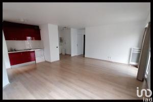 Picture of listing #327809483. Appartment for sale in Paris