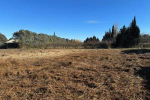 Picture of listing #327811061. Land for sale in Verquières
