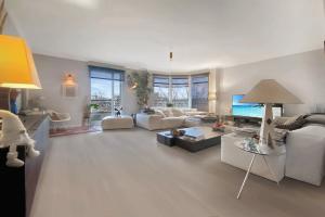 Picture of listing #327827537. Appartment for sale in Neuilly-sur-Seine