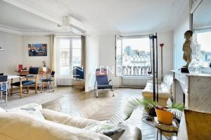Picture of listing #327827569. Appartment for sale in Paris