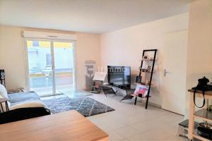 Picture of listing #327943303. Appartment for sale in Ambès