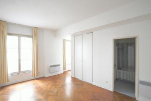 Picture of listing #327949881. Appartment for sale in Paris