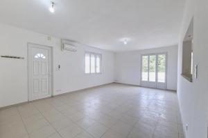 Thumbnail of property #327949957. Click for details