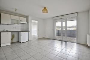 Picture of listing #327950040. Appartment for sale in Cenon