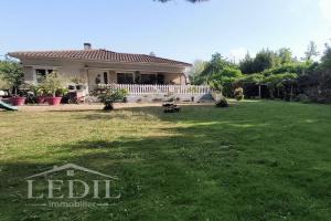 Picture of listing #328025601. House for sale in Langon
