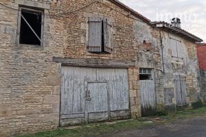 Photo de l'annonce nº 328113833. Bâtiment à vendre sur Ruffec