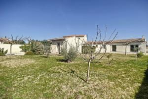 Picture of listing #328156648. House for sale in Saint-Saturnin-lès-Avignon