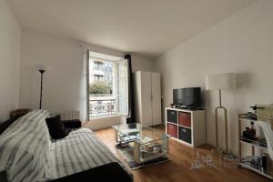 Picture of listing #328161136. Appartment for sale in Paris