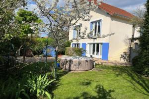 Picture of listing #328204570. House for sale in Croissy-sur-Seine