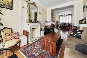 Picture of listing #328281076. Appartment for sale in Paris
